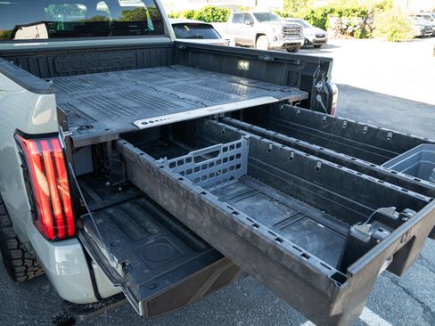 Used 2025 Toyota Tundra Platinum AWD/4WD image 8