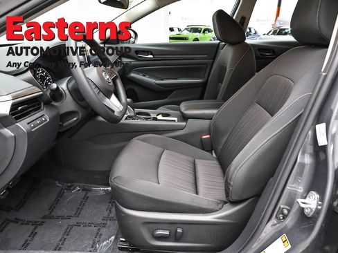 Used 2025 Nissan Altima 2.5 SV image 14