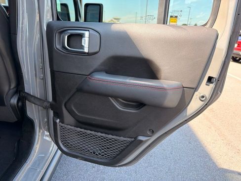 Used 2022 Jeep Gladiator Rubicon w/ LED Lighting Group AWD/4WD image 18