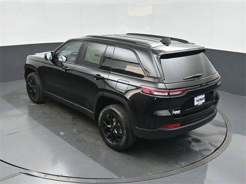 New 2025 Jeep Grand Cherokee Altitude image 31