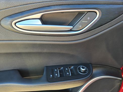 Used 2019 Alfa Romeo Giulia image 14