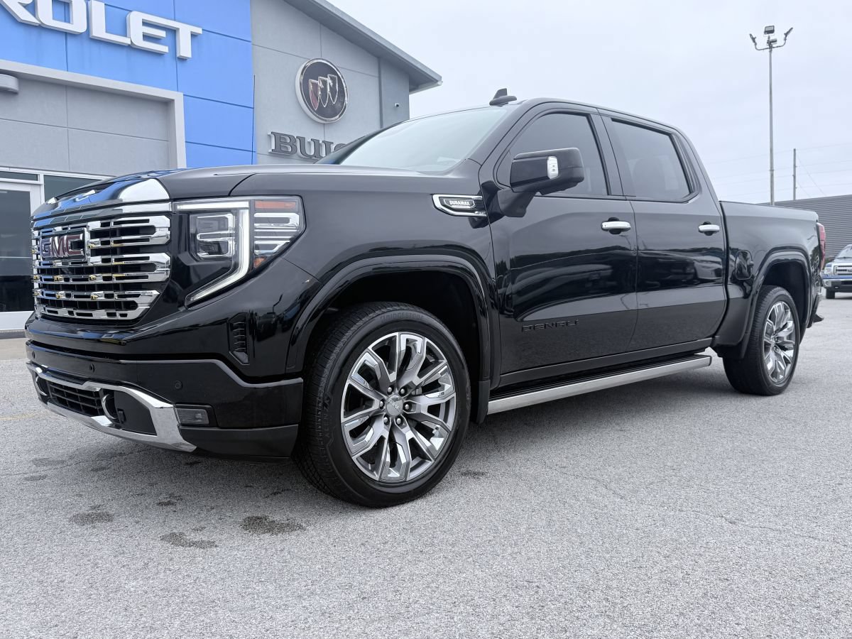 Used 2023 GMC Sierra 1500 Denali w/ Denali Reserve Package AWD/4WD image 1