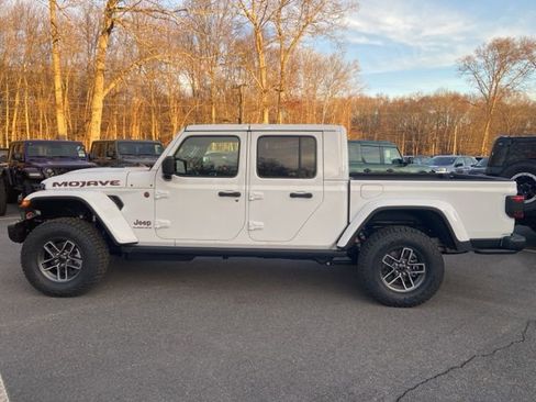 New 2026 Jeep Gladiator Mojave image 3