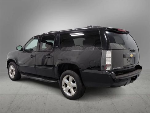Used 2011 Chevrolet Suburban LT image 5