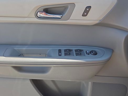 Used 2015 Chevrolet Traverse LS FWD image 18