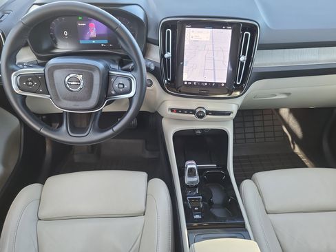 Certified 2023 Volvo XC40 B5 Plus w/ Protection Package Premier image 22