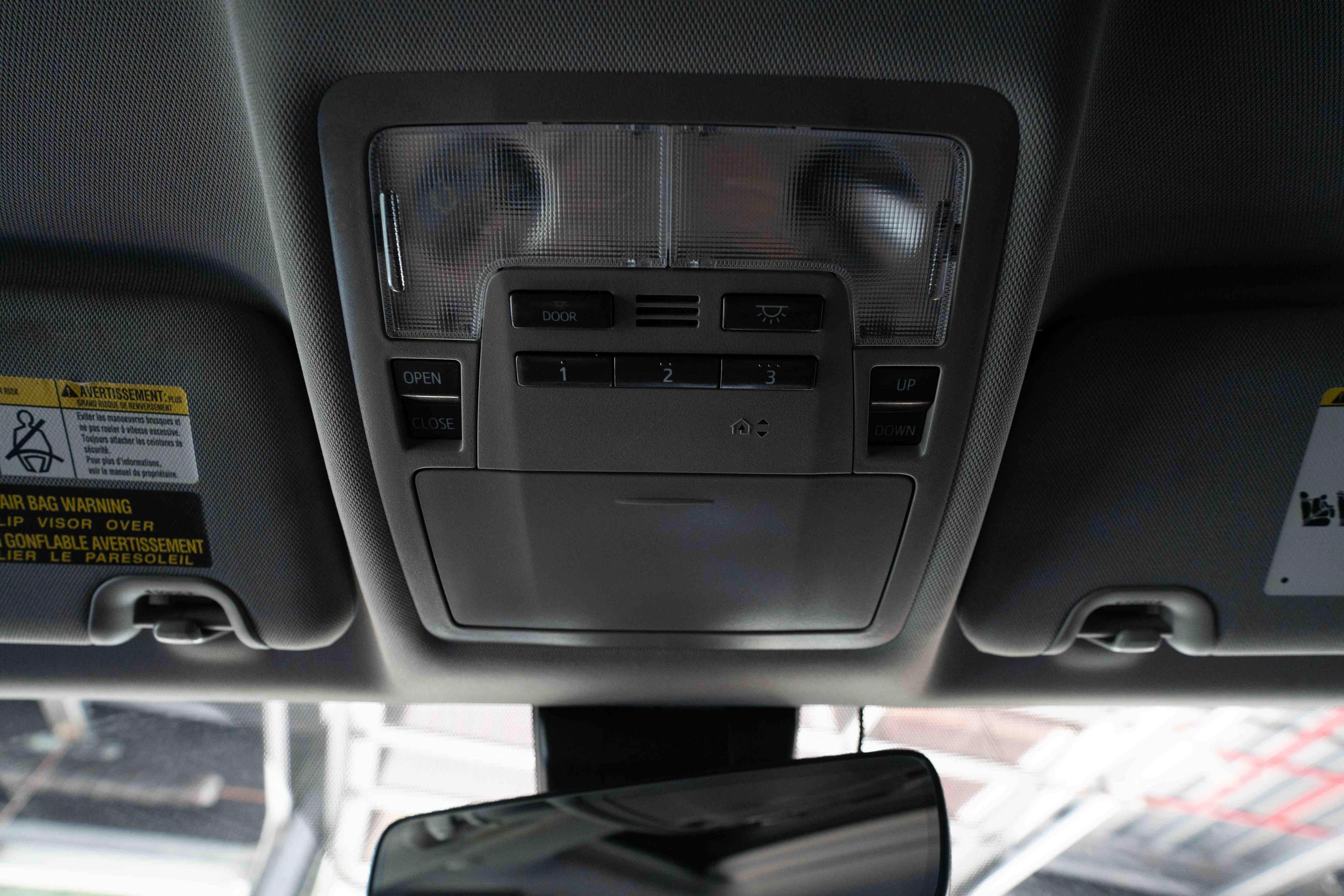 Used 2018 Toyota Highlander Limited AWD/4WD image 18