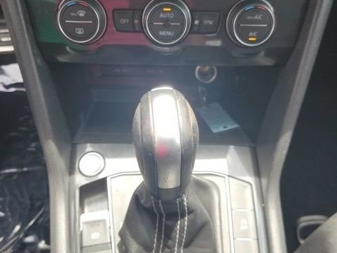 Used 2021 Volkswagen Tiguan SE FWD image 18