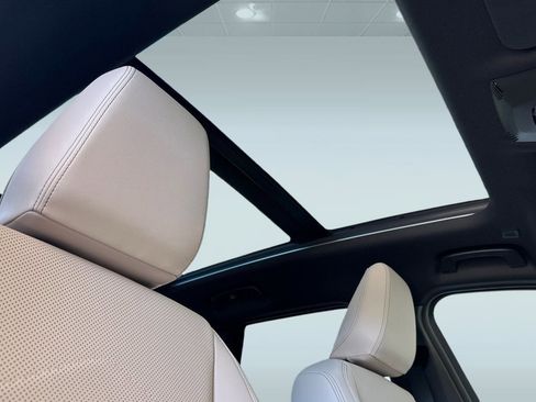 Used 2025 BMW X1 xDrive28i w/ Convenience Package image 13