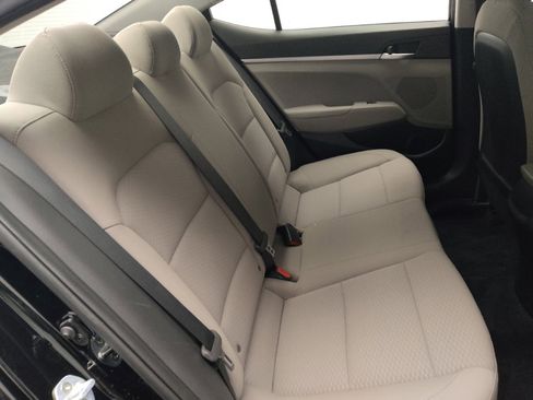 Used 2019 Hyundai Elantra SE image 19