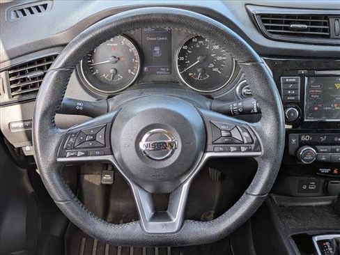 Used 2019 Nissan Rogue SV image 8