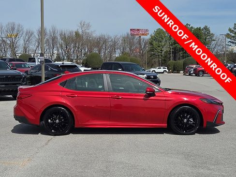 Used 2025 Toyota Camry SE w/ Convenience Package FWD image 6
