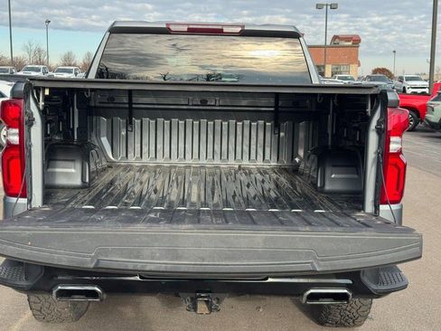 Used 2022 Chevrolet Silverado 1500 LT Trail Boss w/ LPO, Dark Essentials Package image 4