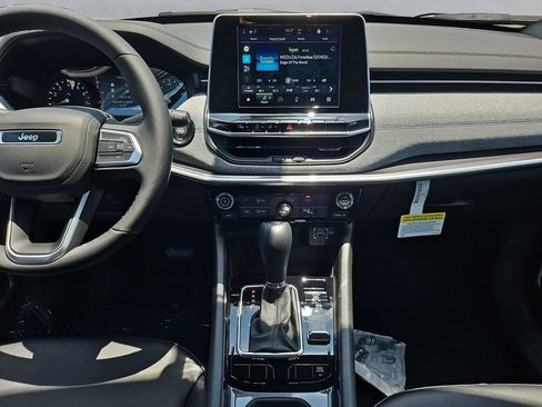 New 2025 Jeep Compass Latitude image 11