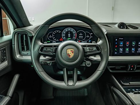Certified 2025 Porsche Cayenne E-Hybrid Coupe AWD/4WD image 33