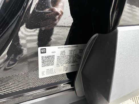 Used 2025 Chevrolet Trax ACTIV w/ Sunroof Package image 32