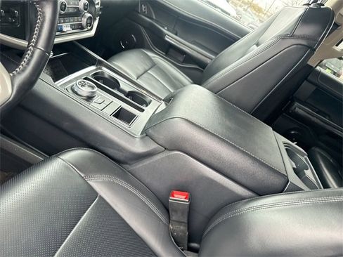 Used 2023 Ford Expedition XLT image 27
