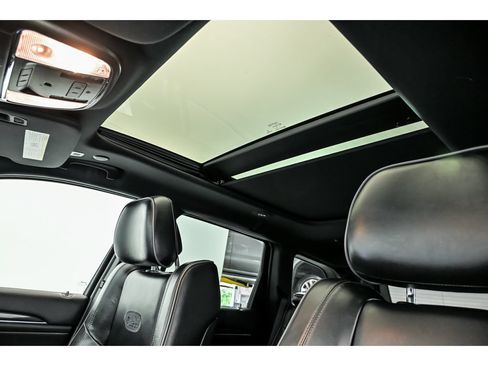 Used 2020 Jeep Grand Cherokee Overland AWD/4WD image 16