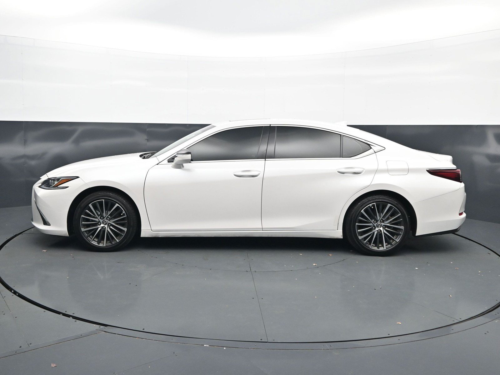 Used 2025 Lexus ES 350 w/ Premium Package FWD image 4