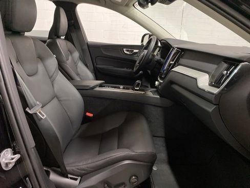 Used 2025 Volvo XC60 B5 Plus image 24
