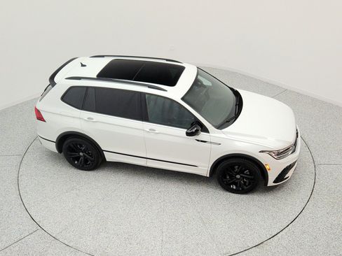 Used 2023 Volkswagen Tiguan SE R-Line FWD image 26