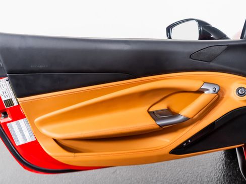 Used 2022 Ferrari F8 Tributo image 25