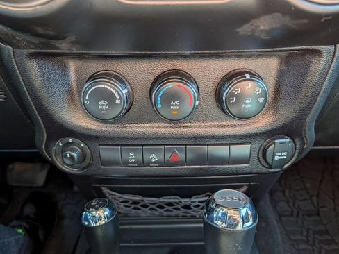 Used 2018 Jeep Wrangler Unlimited Sport AWD/4WD image 23
