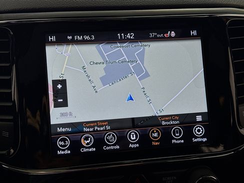 Used 2020 Jeep Grand Cherokee Altitude image 2