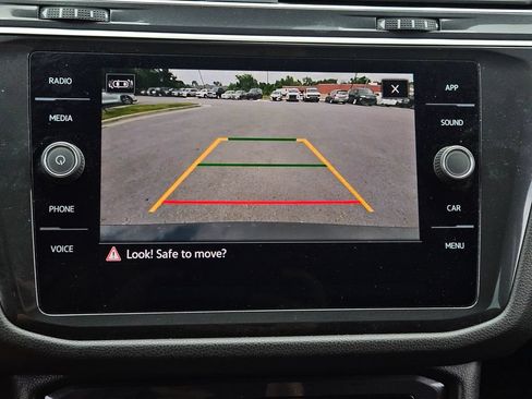 Used 2024 Volkswagen Tiguan SE AWD/4WD image 14