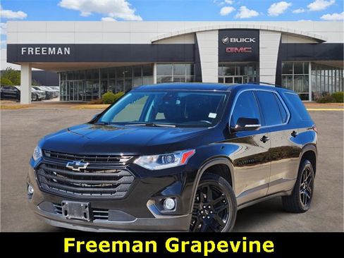 Used 2020 Chevrolet Traverse LT w/ LPO, Blackout Package image 1
