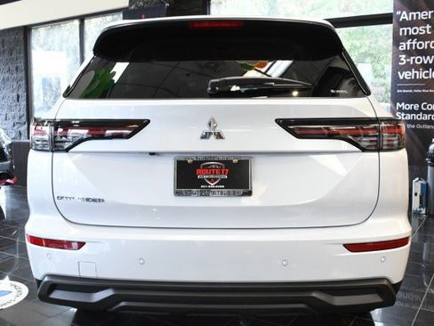 New 2026 Mitsubishi Outlander ES AWD/4WD image 11