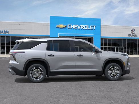 New 2026 Chevrolet Traverse LT w/ Driver Confidence Package FWD image 5