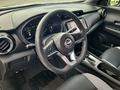 Used 2024 Nissan Kicks SR w/ SR Premium Package FWD image 17