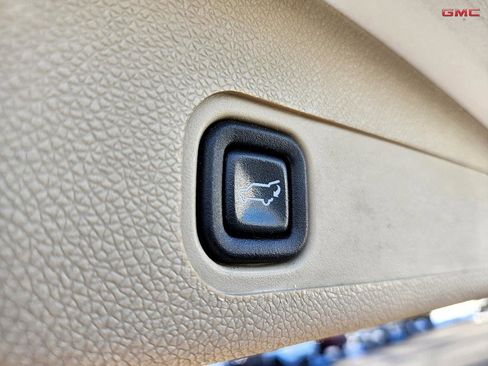 Used 2013 GMC Yukon XL Denali image 35