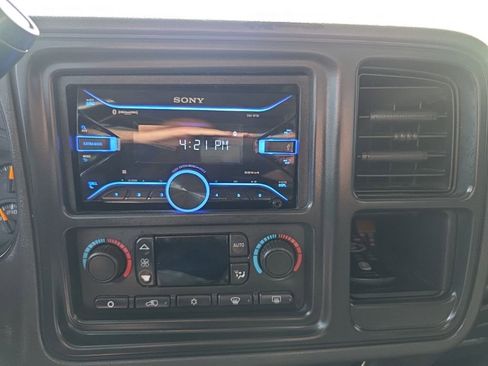 Used 2007 Chevrolet Silverado 2500 LT w/ Heavy-Duty Power Package image 17