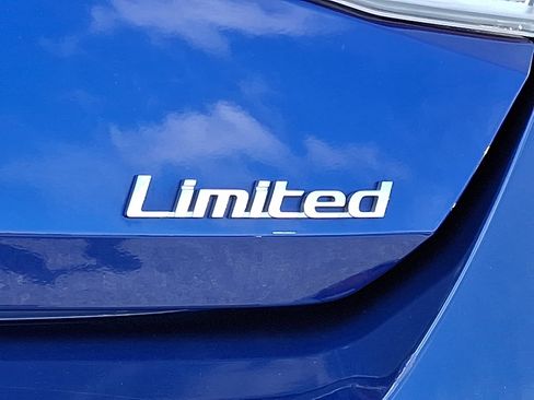 Used 2023 Hyundai Elantra Limited image 30