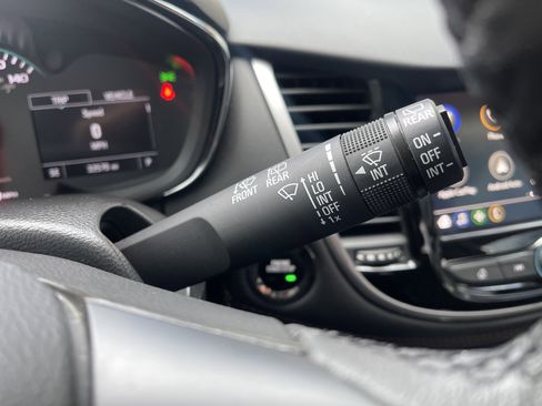 Used 2022 Chevrolet Trax LT w/ LT Convenience Package image 20