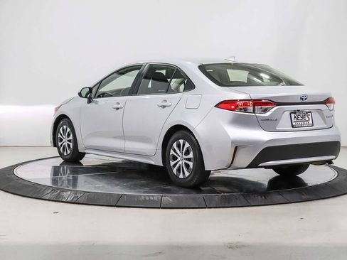 Used 2022 Toyota Corolla LE FWD image 2