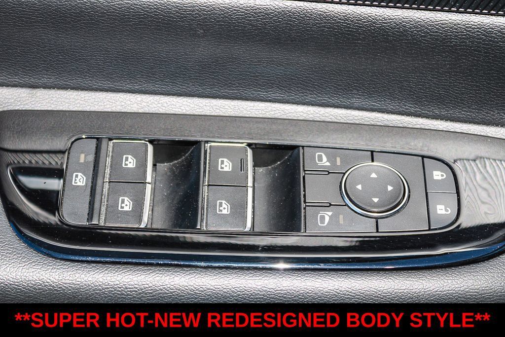 Used 2025 Nissan Murano SV FWD image 20
