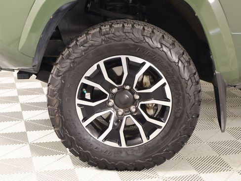 Used 2021 Toyota Tacoma TRD Sport image 17