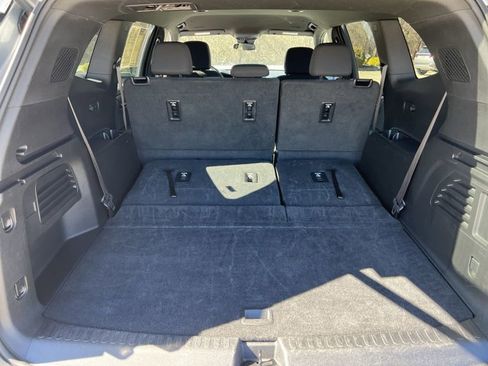 Used 2025 GMC Acadia Elevation image 27