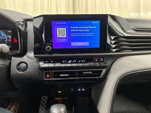 Used 2025 Toyota Camry SE image 26