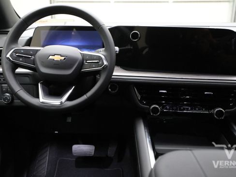 New 2026 Chevrolet Suburban LS RWD image 19