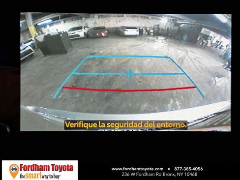 Used 2024 Toyota Highlander LE AWD/4WD image 25