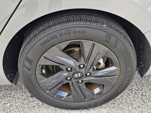 Used 2021 Hyundai Elantra SEL w/ Convenience Package image 6