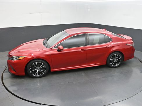 Used 2019 Toyota Camry SE w/ Convenience Package FWD image 32