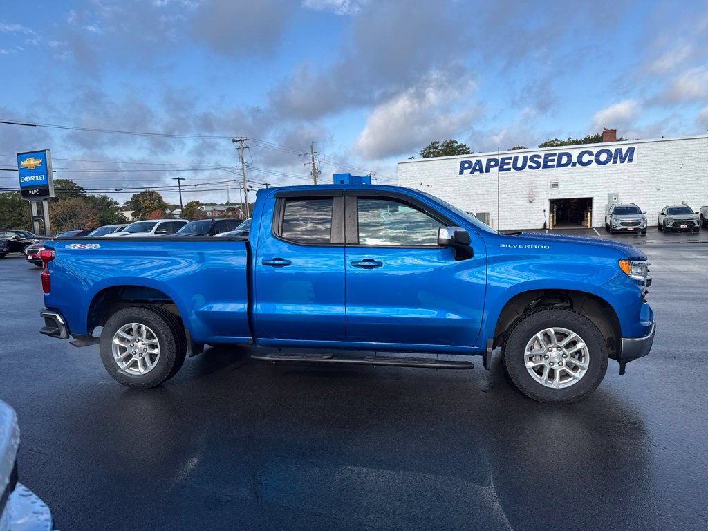 Used 2023 Chevrolet Silverado 1500 LT AWD/4WD image 3