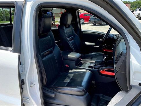 Used 2023 Nissan Frontier Pro-X w/ Pro-X Premium Package RWD image 7