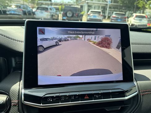 New 2026 Jeep Compass Trailhawk w/ Sun, Sound & Navigation Group AWD/4WD image 24