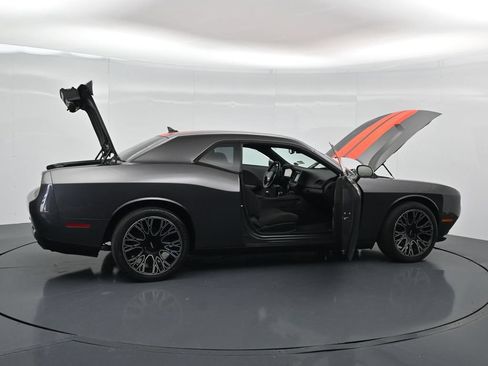 Used 2019 Dodge Challenger SXT w/ Blacktop Package RWD image 41